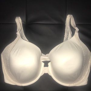 Body by Victoria’s Secret 38DDD front close bra